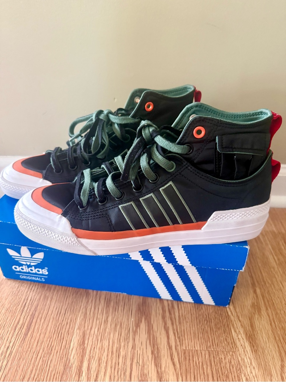 Unisex Adidas  Originals Nizza HI DL High-Top Fashion shoes  Size 10